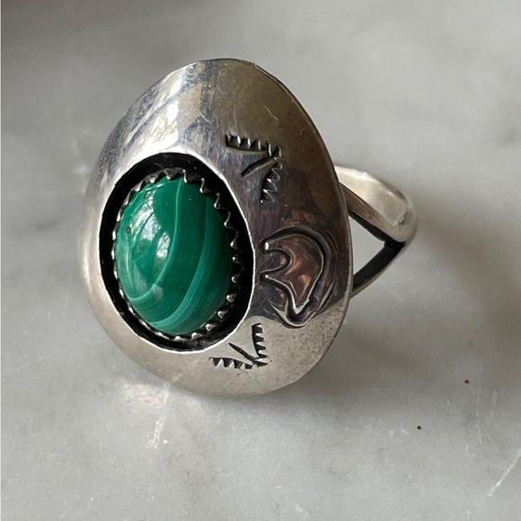 Navajo Vintage Native American Malachite Bear Paw Pendant - Picture 9 of 9